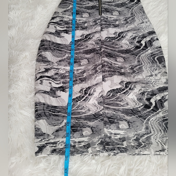 Guess Dress size XXS ptp 14.5 inches Marble Design - Picture 6 of 7